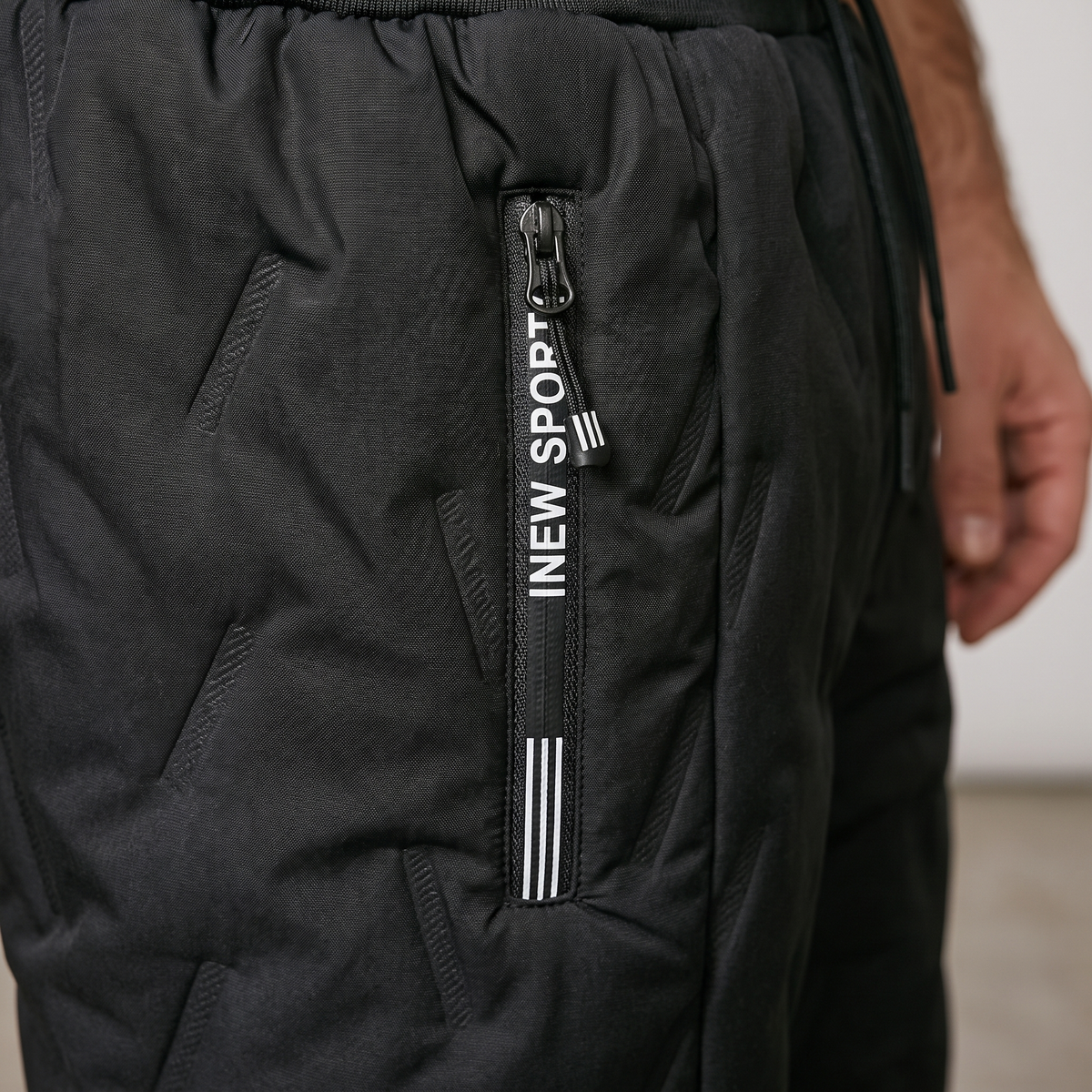 04b-feature-zip-pocket