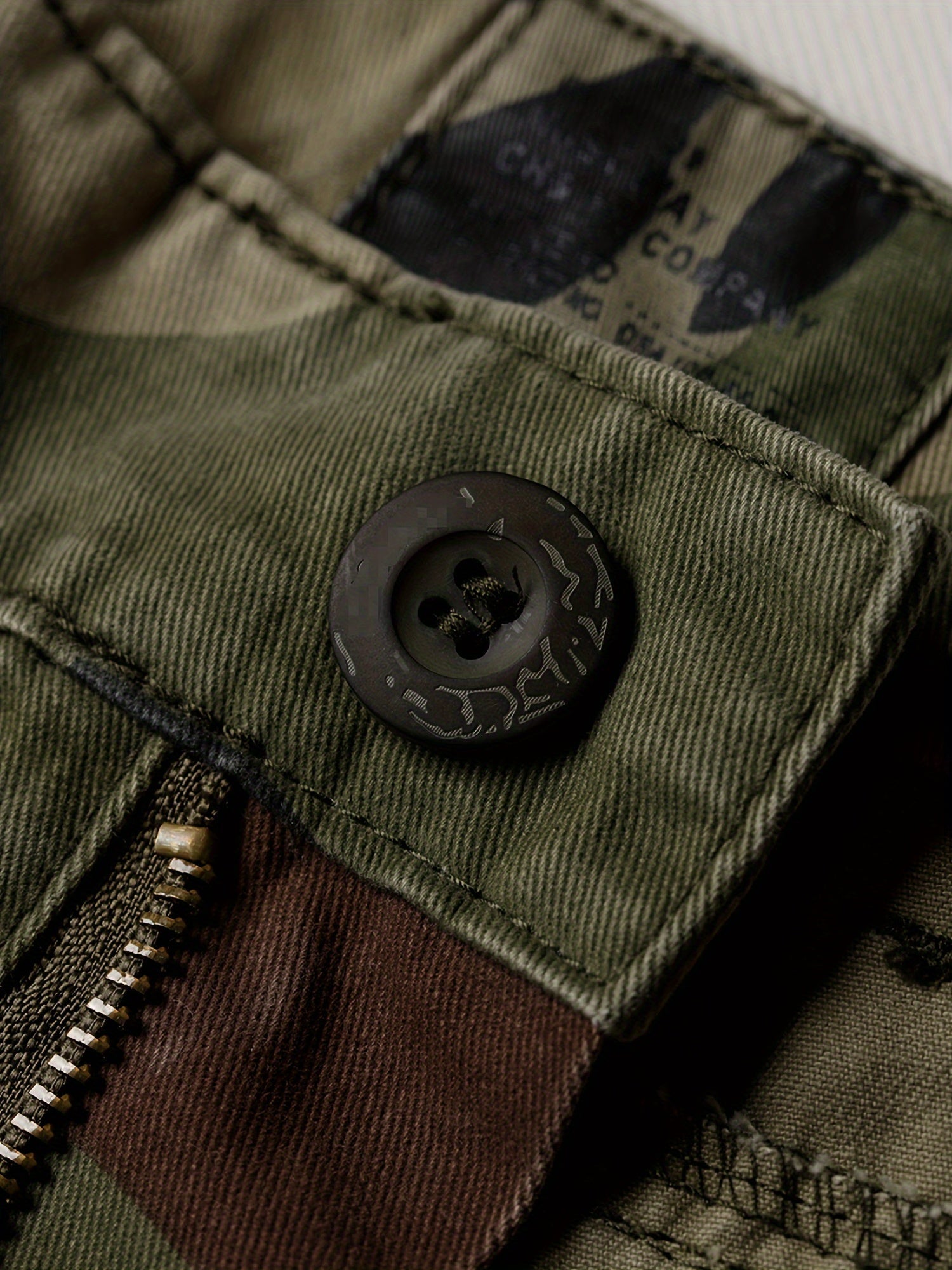 Men’s Camouflage Cargo Trousers – Multi-Pocket Outdoor Utility Design