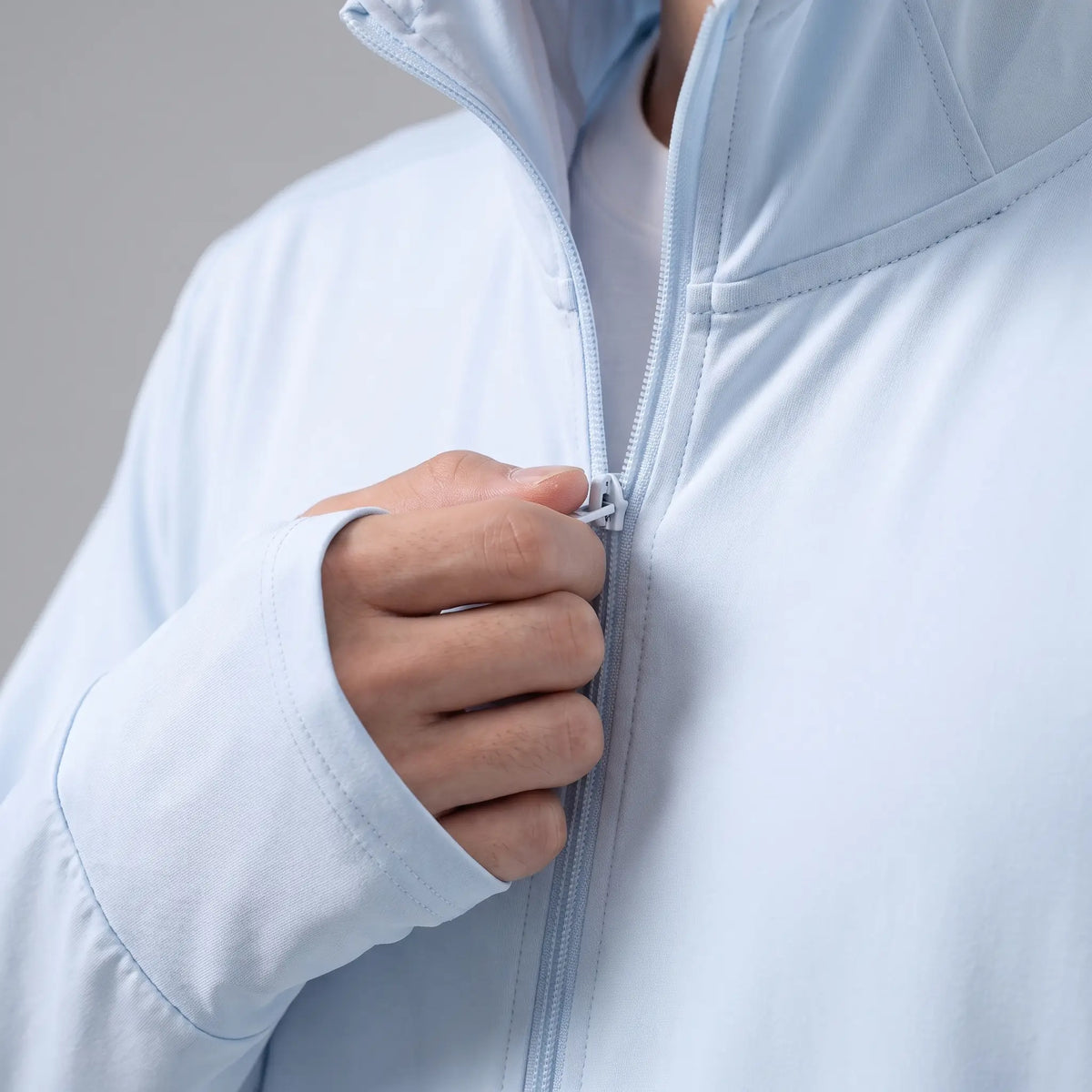 Extended cuff covering the back of the hand