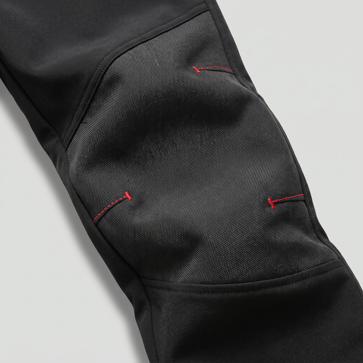 Close-up of the reinforced articulated knee panel and zipped thigh pocket