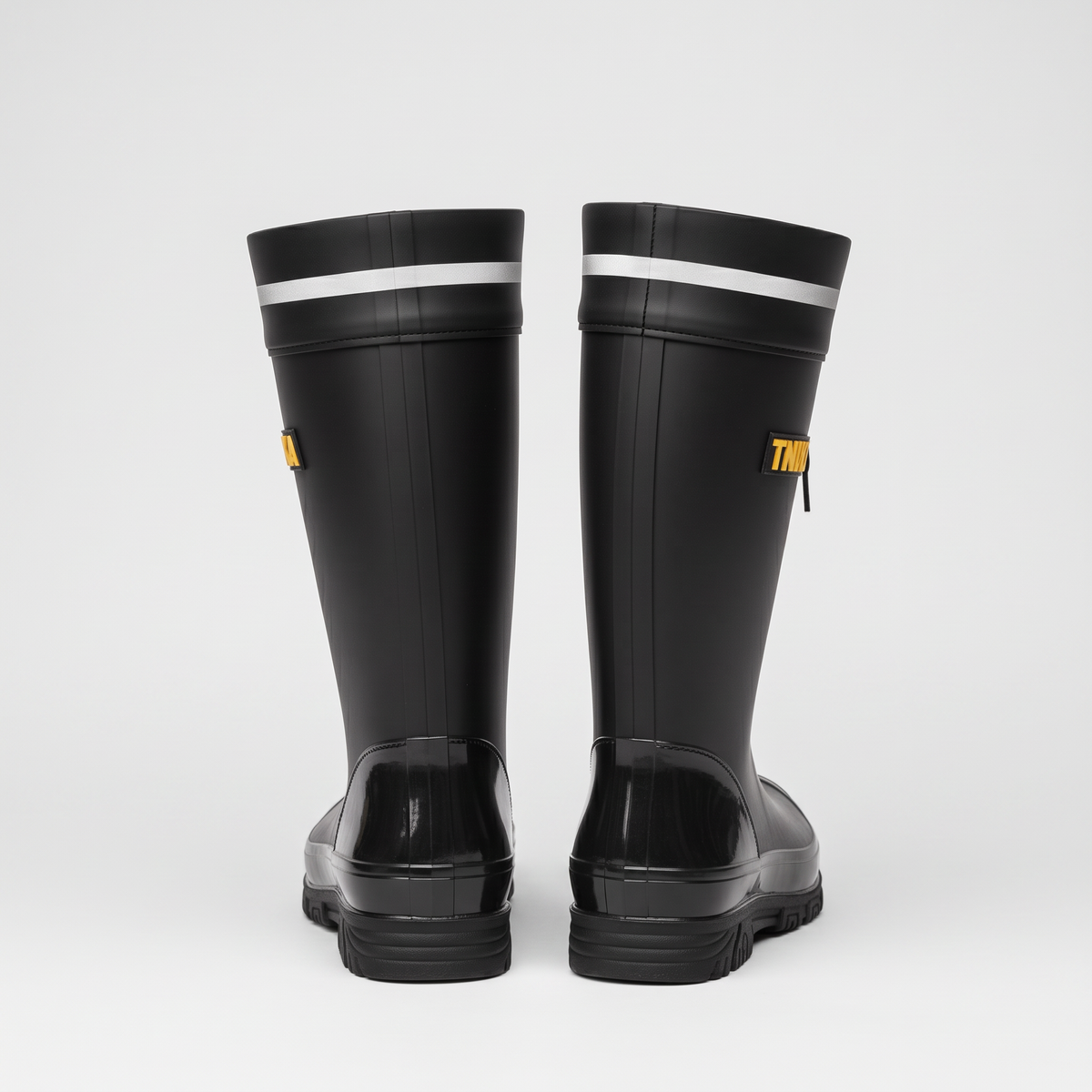 Back view of the all-black mid-calf wellies