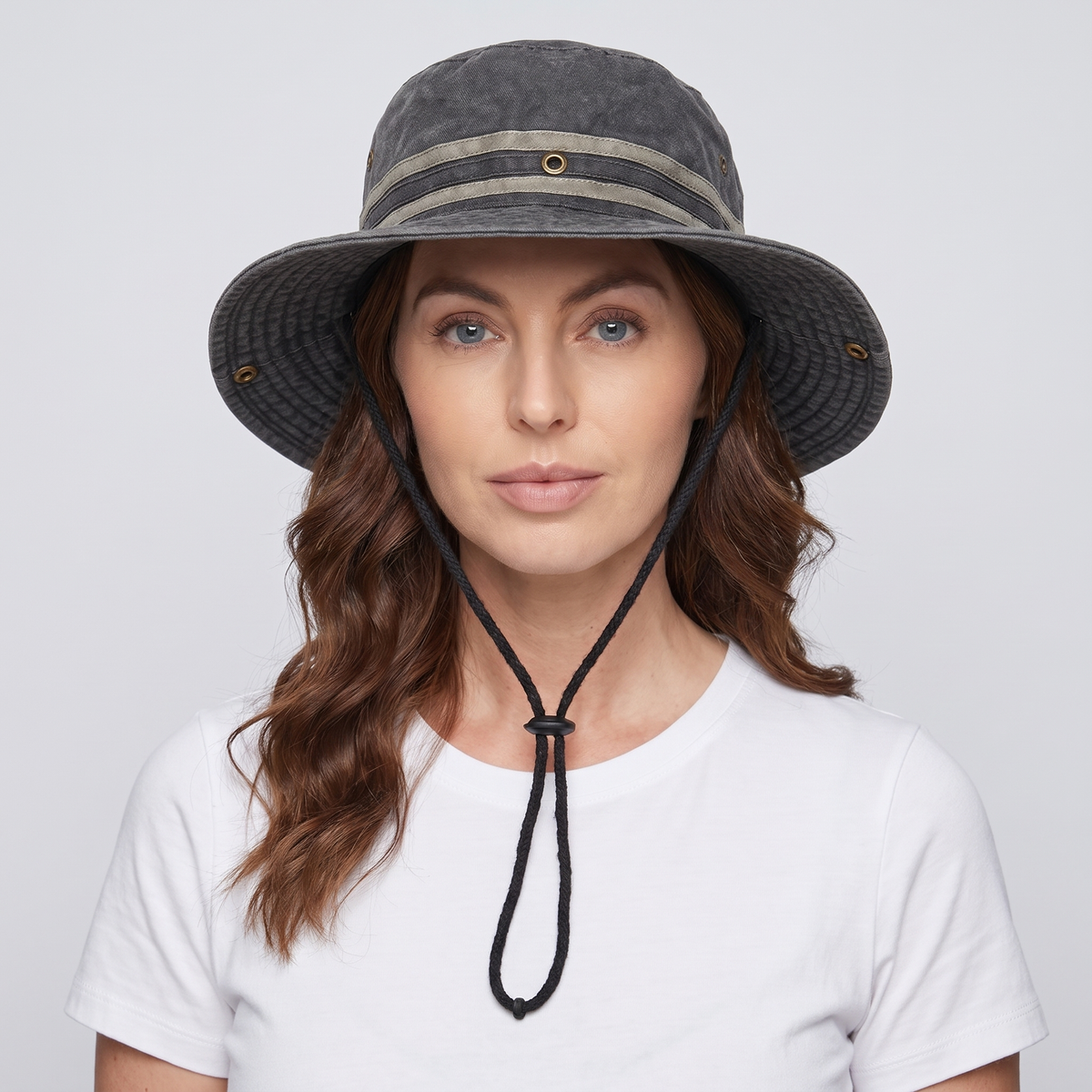 Woman wearing the Charcoal sun hat, studio front view