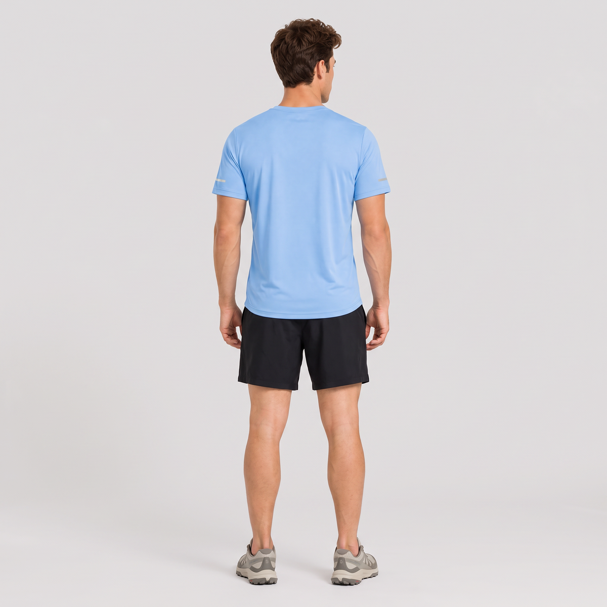 Back view of a man wearing the men's running top in Sky Blue