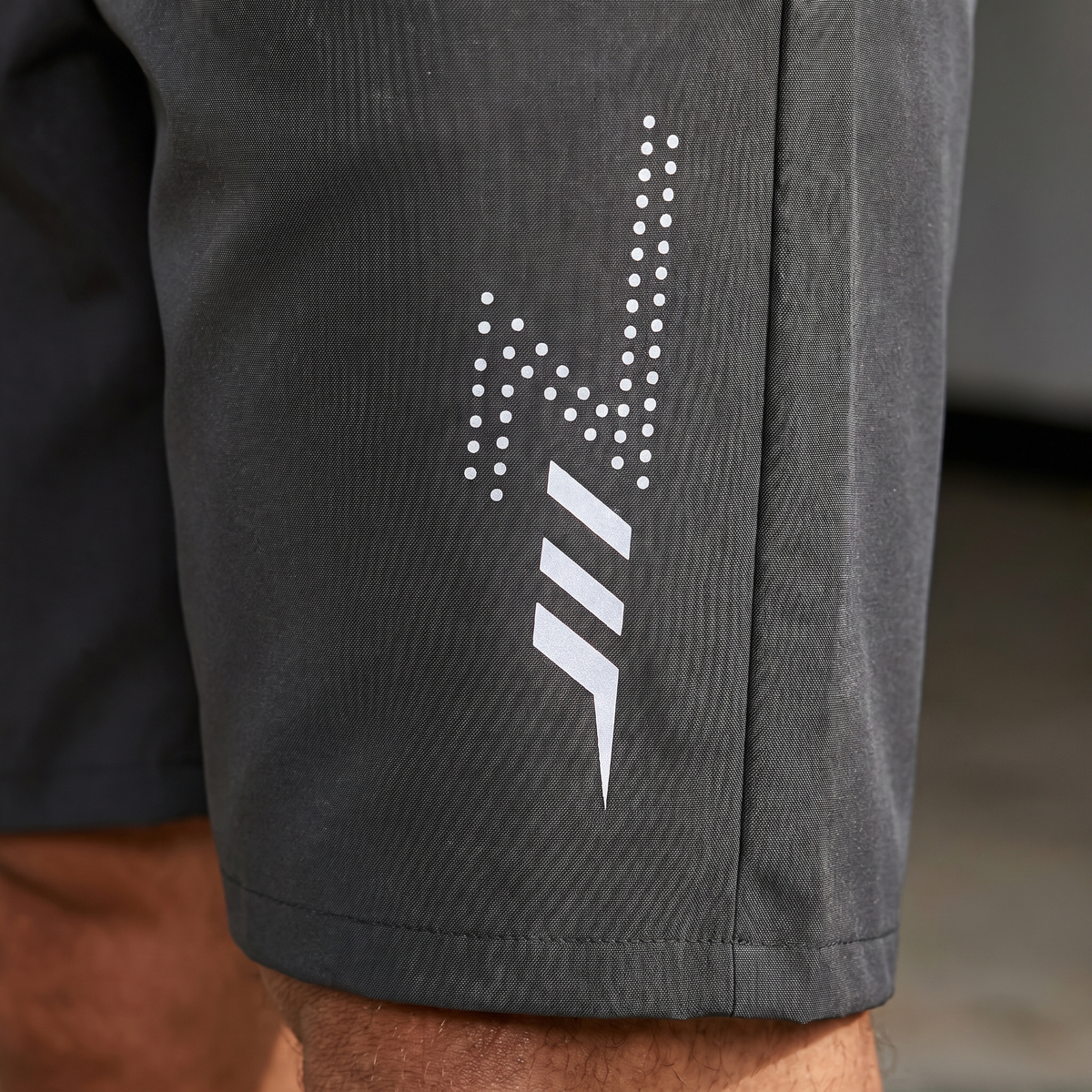 Men's 3/4 shorts - reflective print close-up