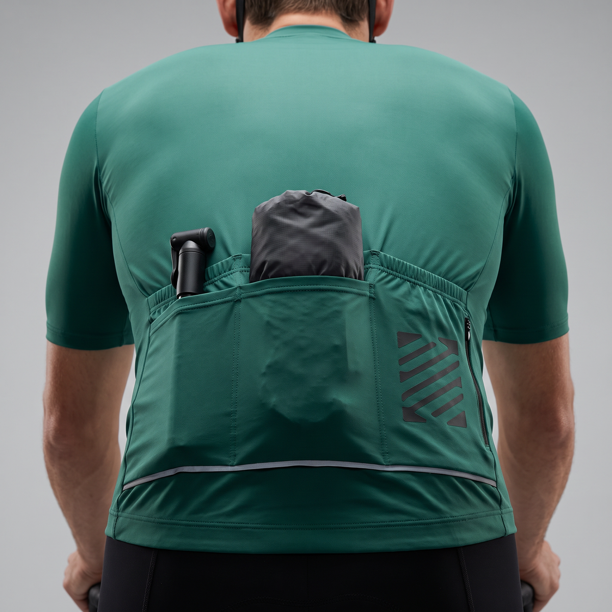 Elasticated rear waistband holding loaded pockets level