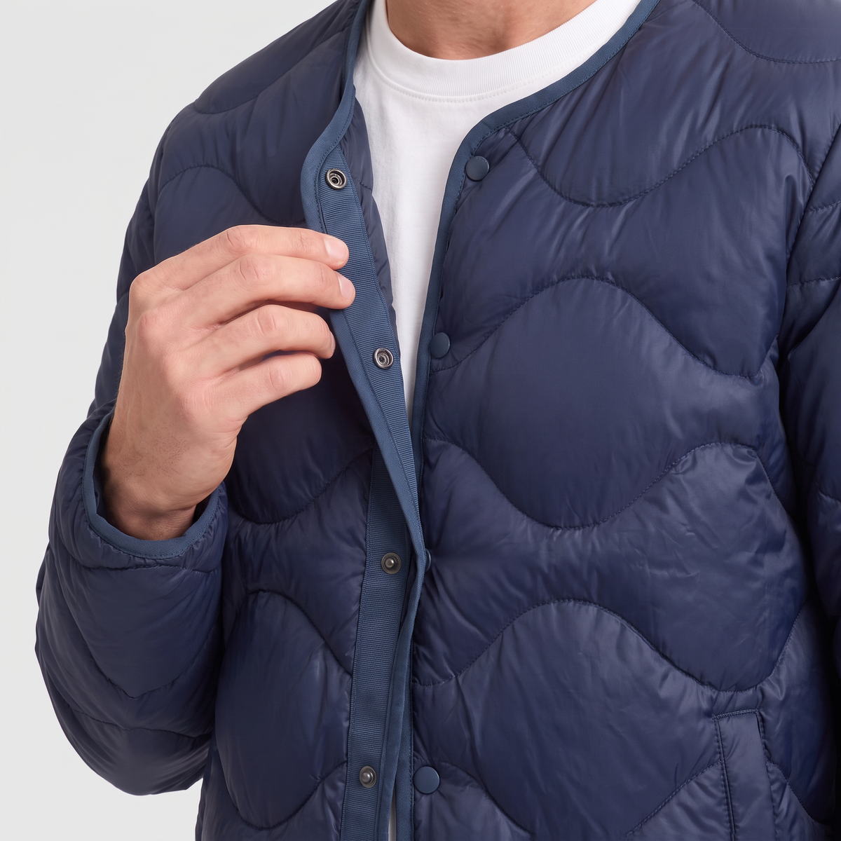 Close-up of the press-stud poppers and wave quilting of the Men's Puffer Jacket in Navy