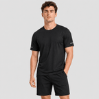 Man wearing the men's running top in Black, front view