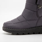 Lugged rubber wedge sole of the women's snow boots