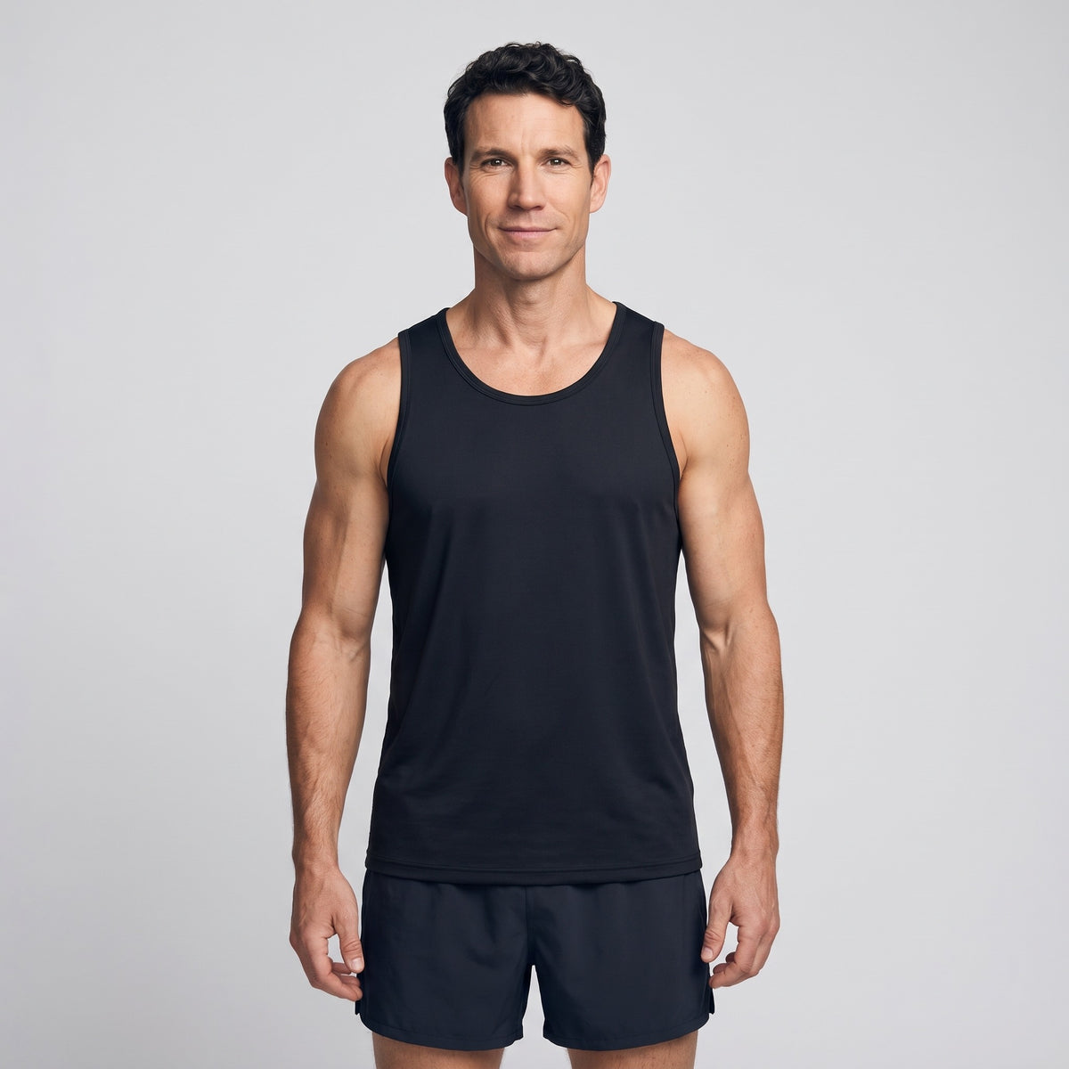 Man wearing the men's sleeveless running top in Black, front view