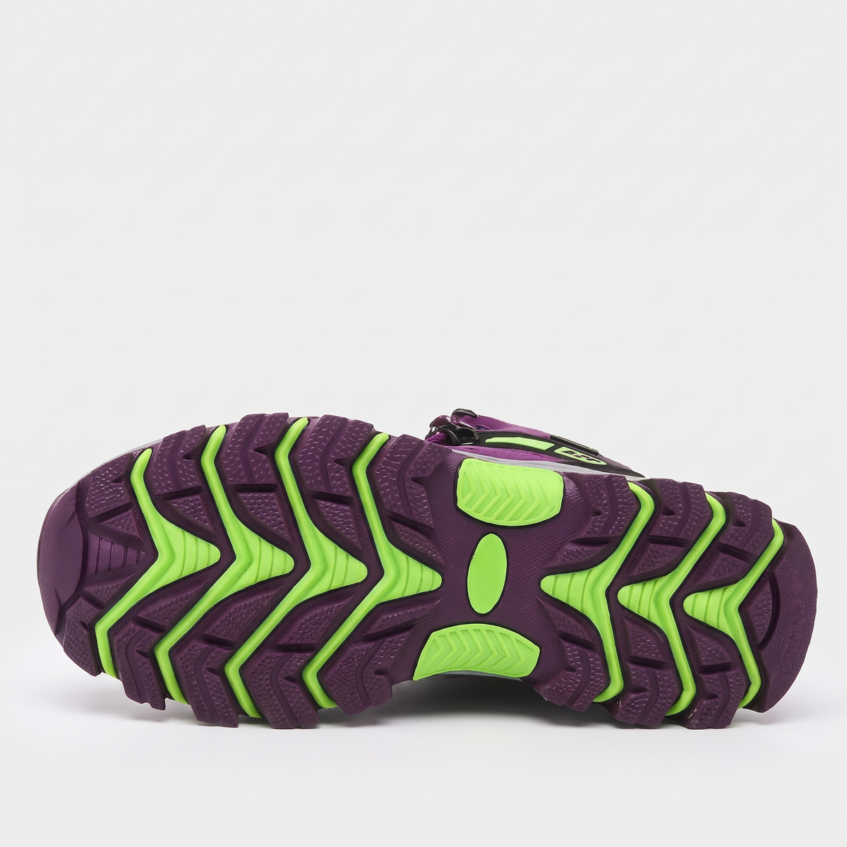 Deep multi-directional lug outsole of the women's walking boots